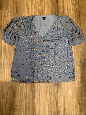 Ann Taylor Light Blue Floral V-Neck Puff Sleeve Blouse (loose fit)